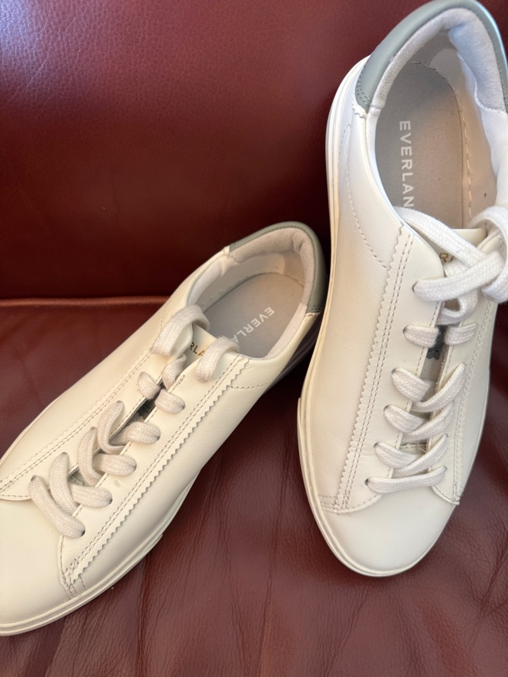 Everlane Off-White Leather Low-Top Sneakers with Gray Heel